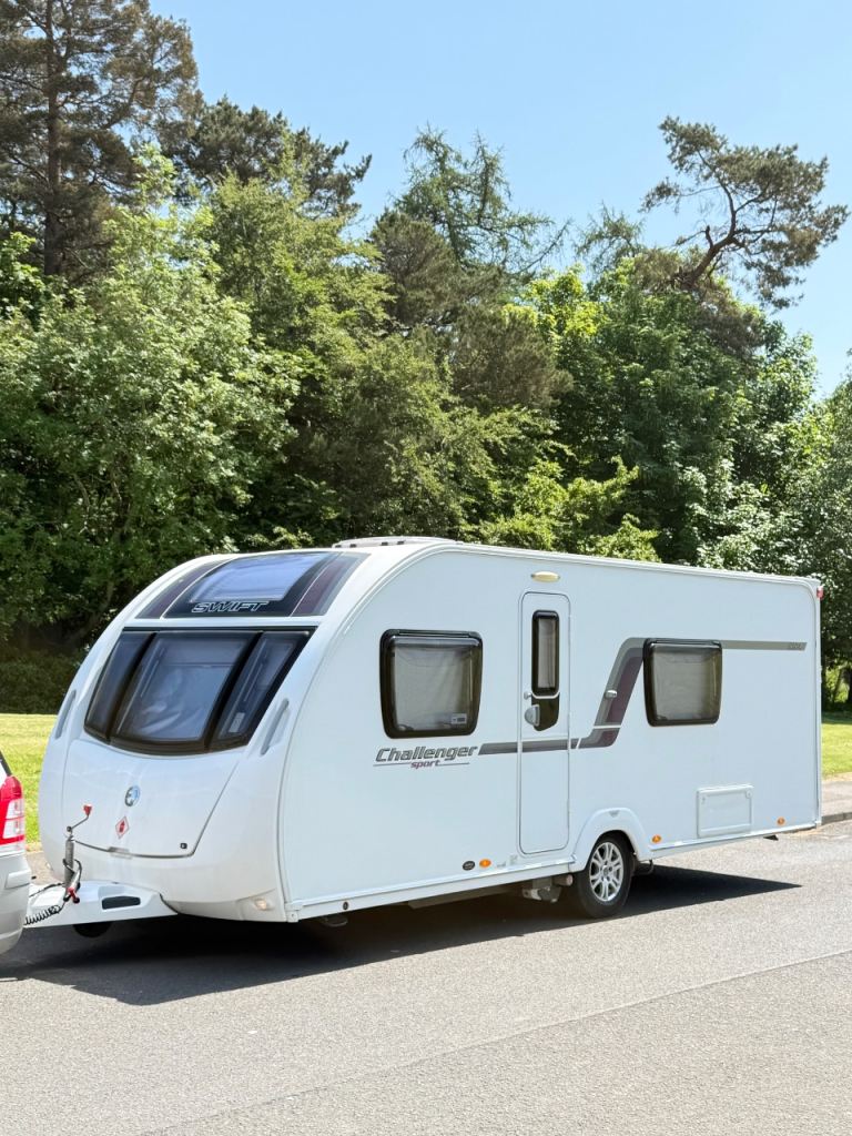 2015 4 berth Swift challenger sport FIXED BED