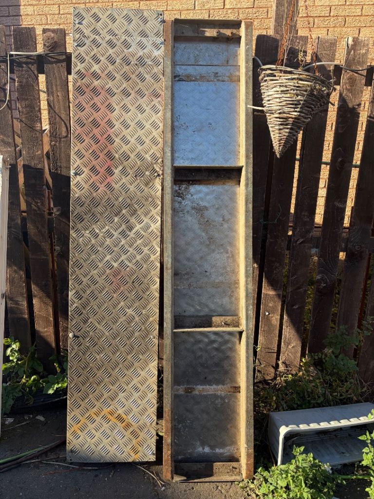 Recovery trailer ramps 