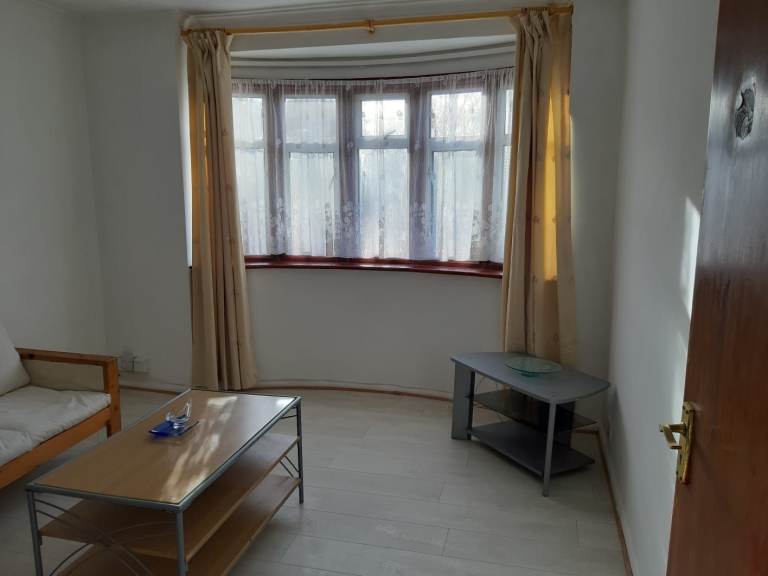 G8 Properties are pleased to offer this Nice 1 Bed First Floor Flat in Wanstead park