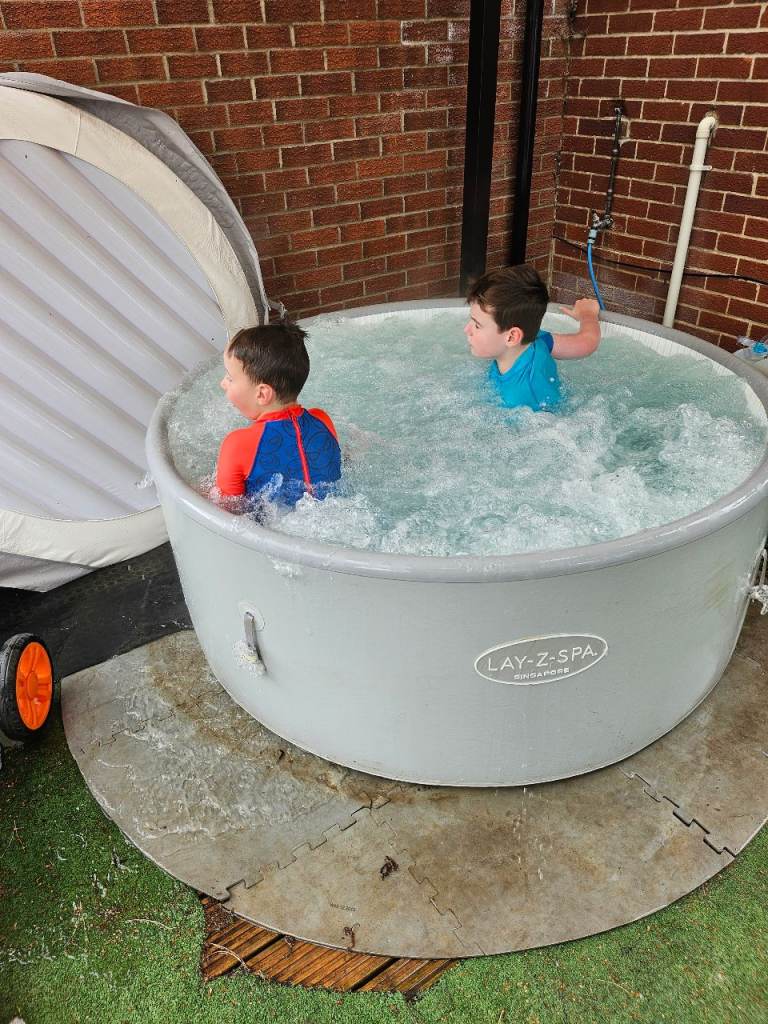 Lazyspa spacesaving hot tub 