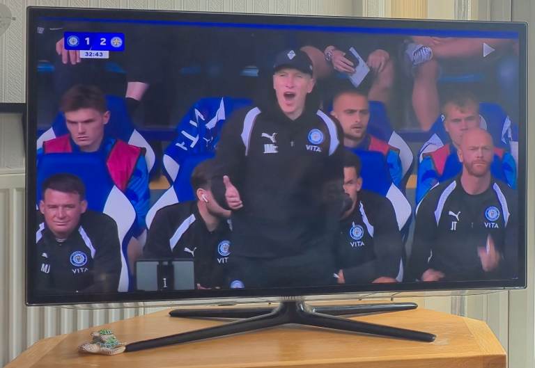 Samsung Flat Screen TV with Stand – Good Condition