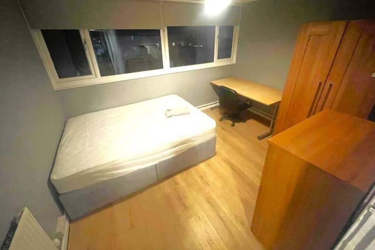 🌟 Spacious Ensuite Room Available in Modern Student House – Uxbridge 🌟
