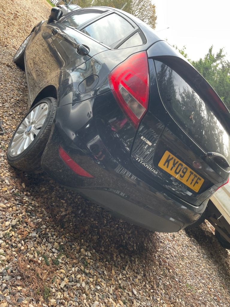 Ford fiesta breaking!