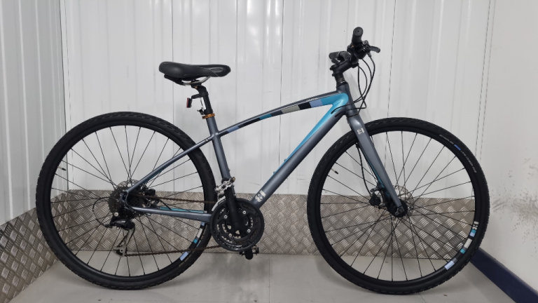 Unisex intuitive Hybrid, with Hydraulic brakes and new tyres £130...