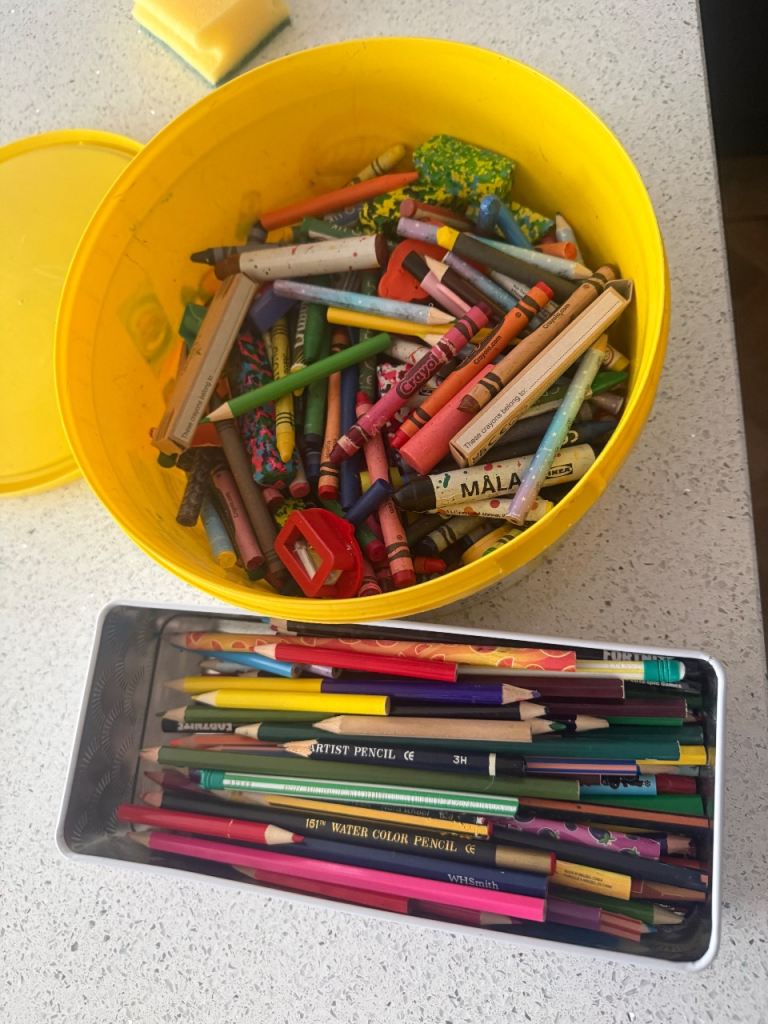 Free crayon and colour pencils bundle 