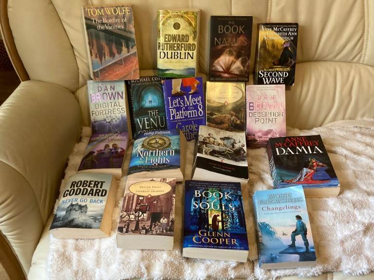 @  FREE TO COLLECT A GOOD SELECTION OF MIXED PAPERBACKS BY VARIOUS AUTHORS  @