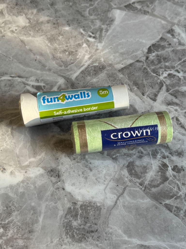 New Crown Wallpaper & Fun Walls Self-Adhesive Border