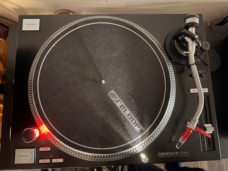Reloop RP-7000MK2 Turntable pair 
