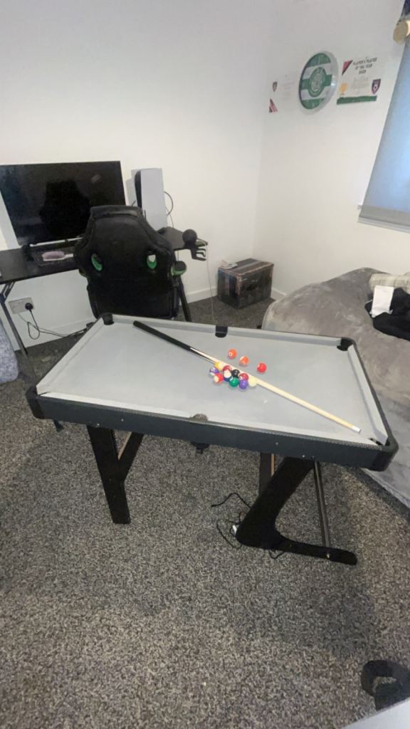Pool table 