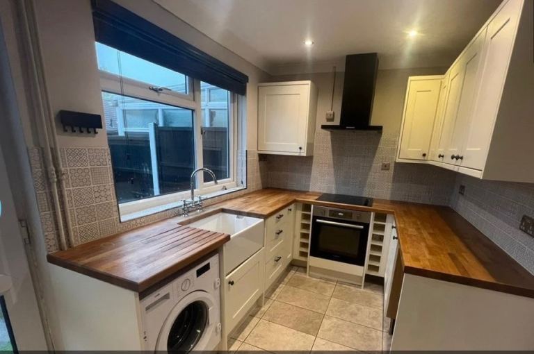 2 Bedroom House with Garden and Parking