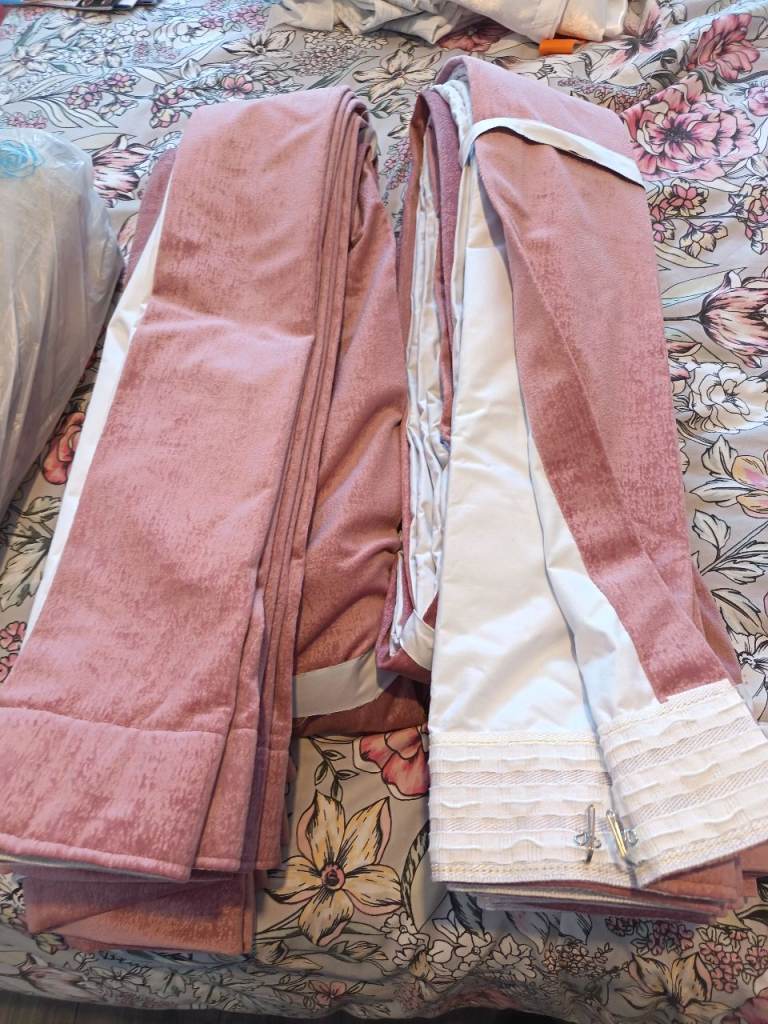 Brand new pink curtains/Roman blinds