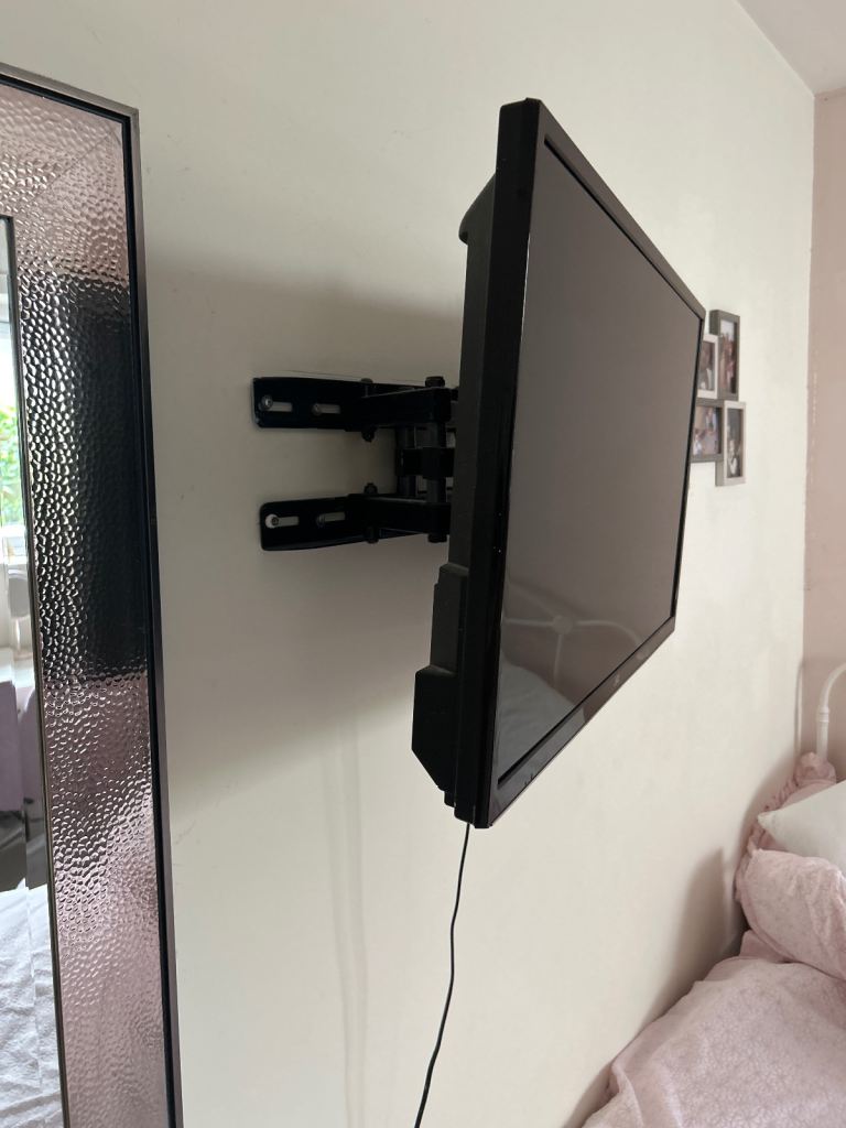 JVC tv and Black TV Wall Mount Bracket - Good Condition