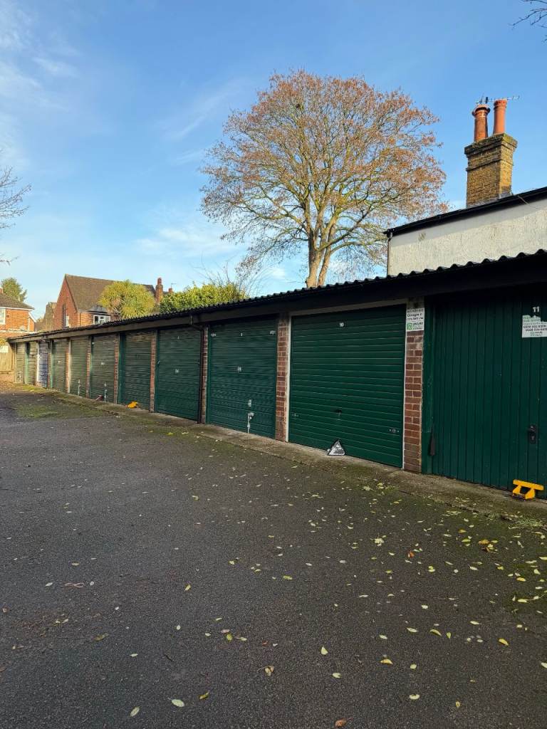 Garages to rent 
