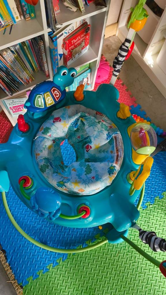 Baby jumperoo 