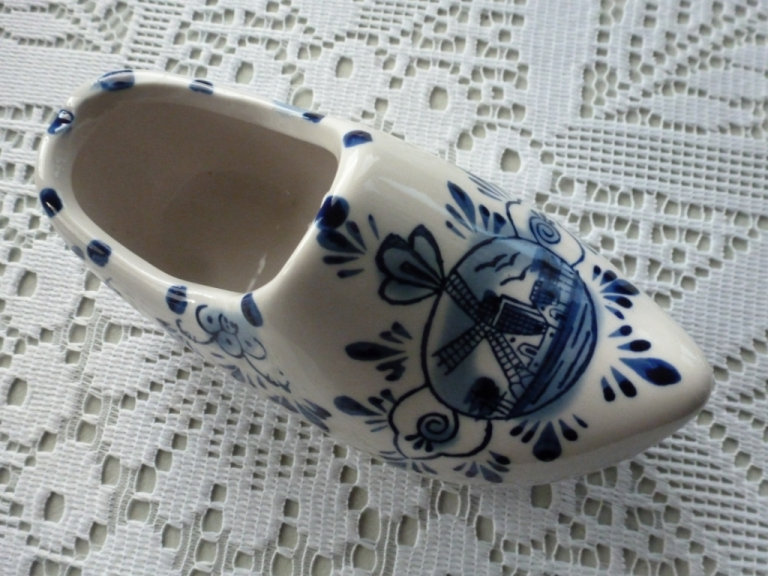 Hand Painted ceramic Clog, made in Holland by LADDRAK