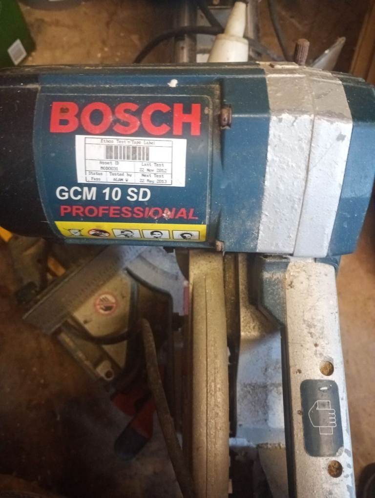 110 v Bosch professional cross cut saw
