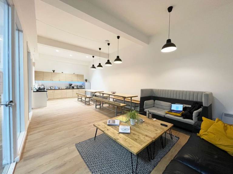 Office | Creative Space | Commercial Unit | Beauty Room | Desk in Leyton East London E10