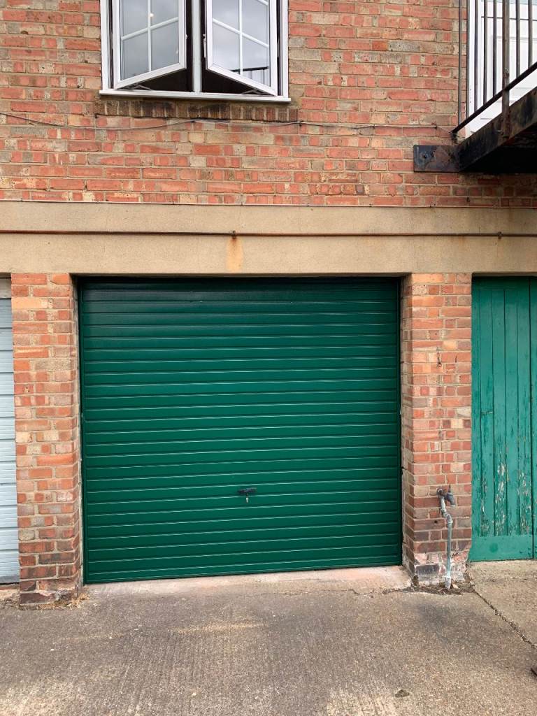 Large Garage to let, Ealing W5