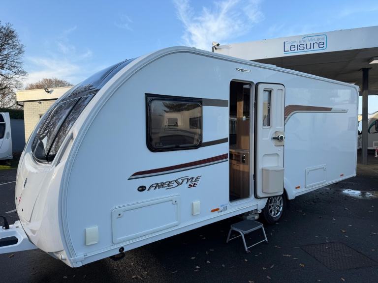 2017 Swift Freestyle SB Transverse Island Fixed Bed IMMACULATE