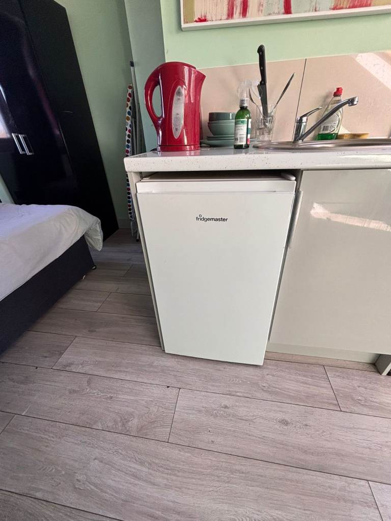 Fridgemaster Mini Fridge – Compact Under Counter Refrigerator
