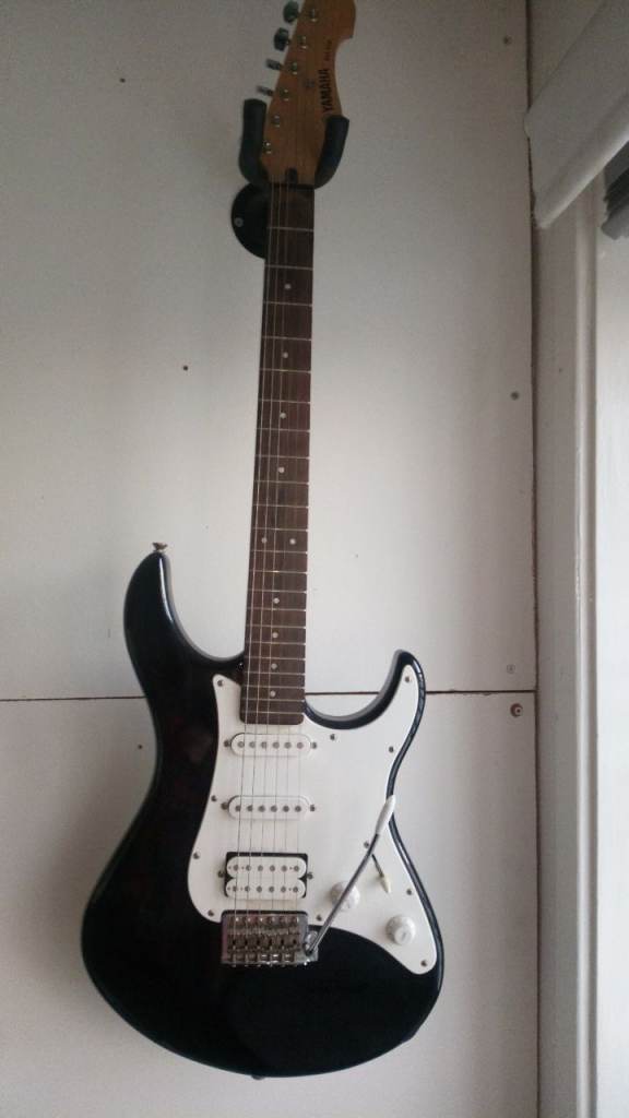 YAMAHA ELECTRIC GUITAR 