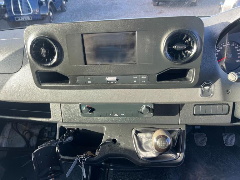 MERCEDES-BENZ SPRINTER RECOVERY TRUCK