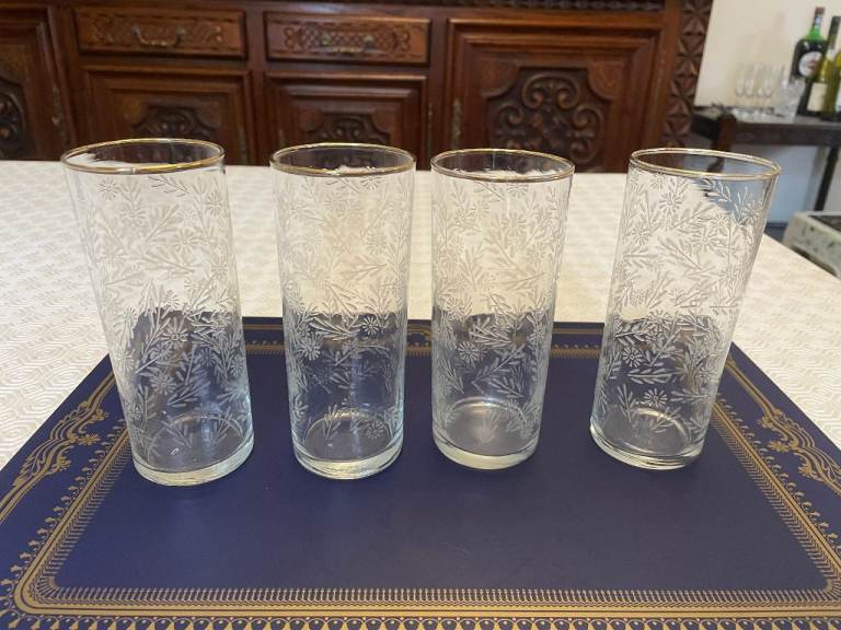 4 X VINTAGE HIGHBALL GLASSES WITH EMBOSSED FLOWER DESIGN / H 14cm W 5.5cm