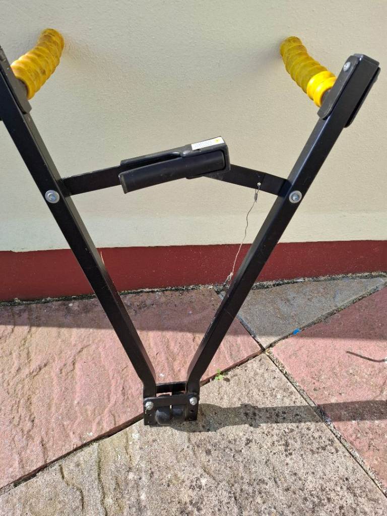 Tow hitch cycle carrier 