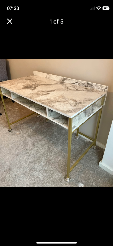 Marbel effect desk 