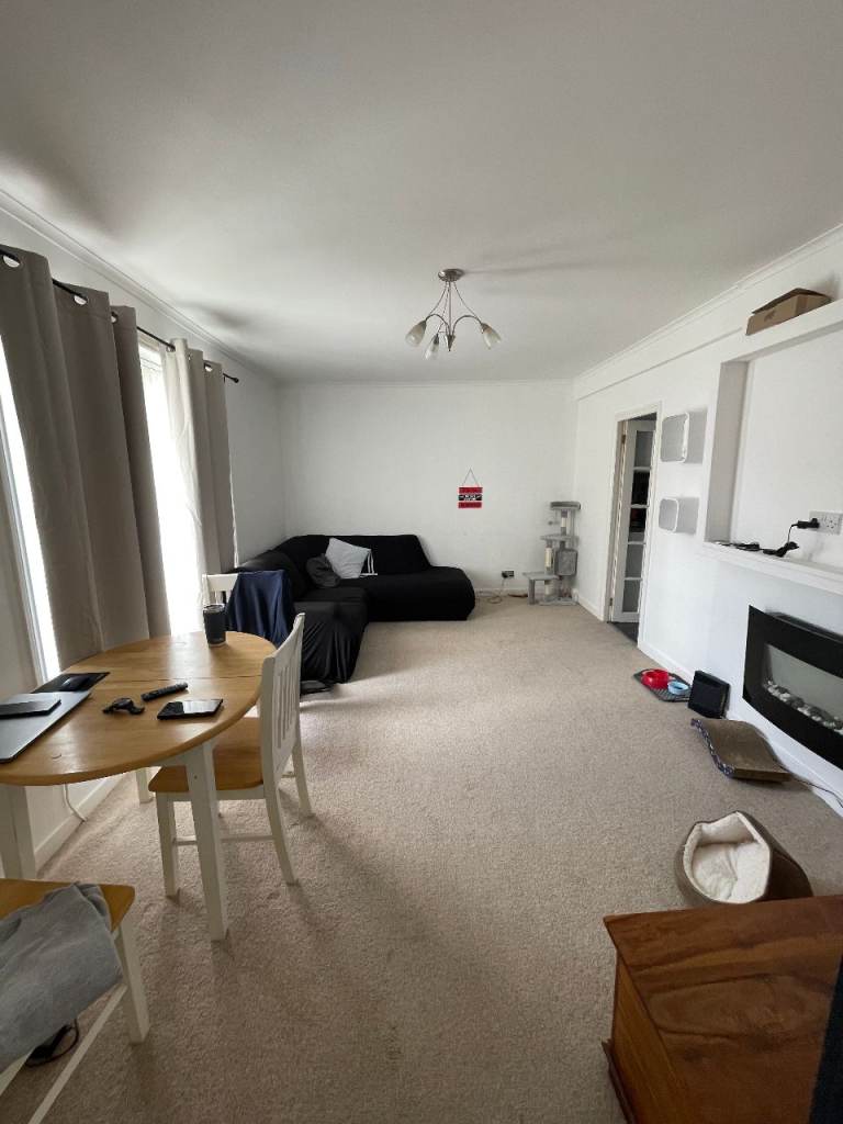 Spacious 3-Bed Lower Villa with 1 Reception Room
