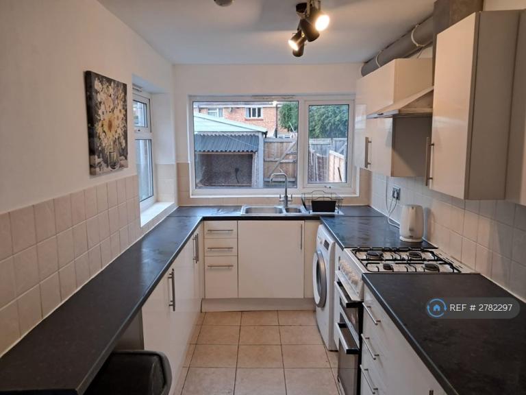 4 bedroom house in Henwick Avenue, Worcester, WR2 (4 bed) (#2782297)