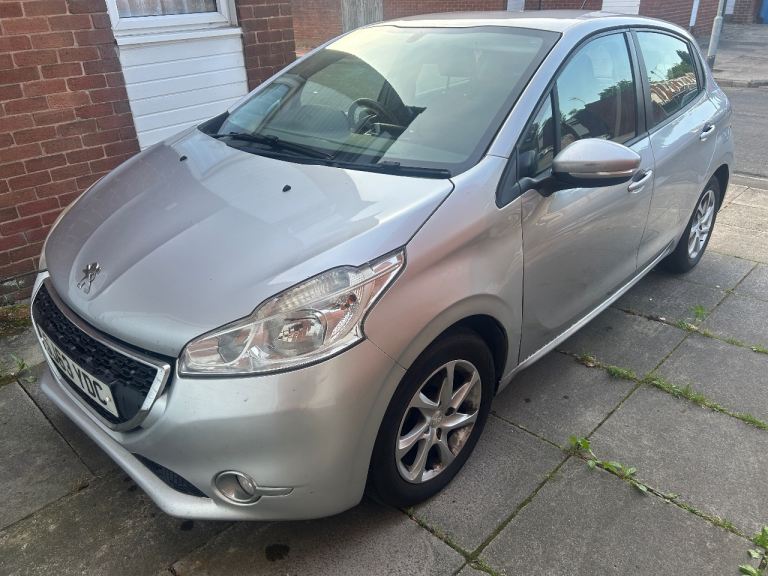 Peugeot, 208, Hatchback, 2013, Manual, 1199 (cc), 5 doors