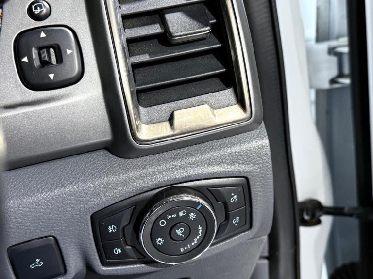 2016 Ford Ranger 2.2 TDCi Limited 1 Auto 4WD Euro 5 4dr PICK UP Diesel Automatic