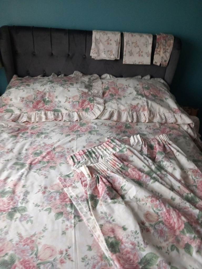 Double duvet cover & matching curtains x 2