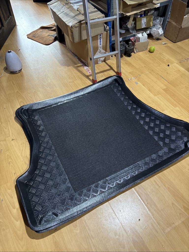 Heavy Duty Boot Liner For Ford Mondeo MK1 Hatchback - Rezaw-Plast