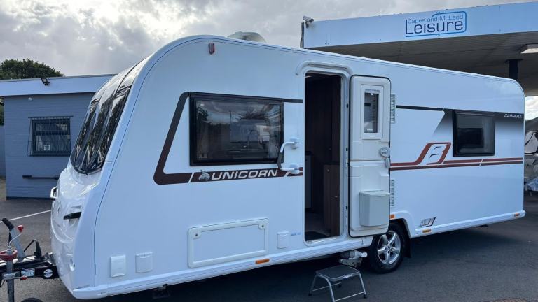 2019 Bailey Unicorn Cabrera (Rear Island Fixed Double Bed) Powrtouch Motor Mover