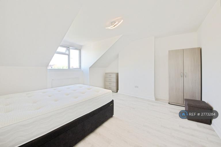 1 bedroom in Park Avenue, London, N22 (#2773284)
