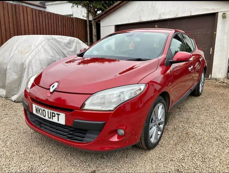 2010 RED RENAULT MEGANE
