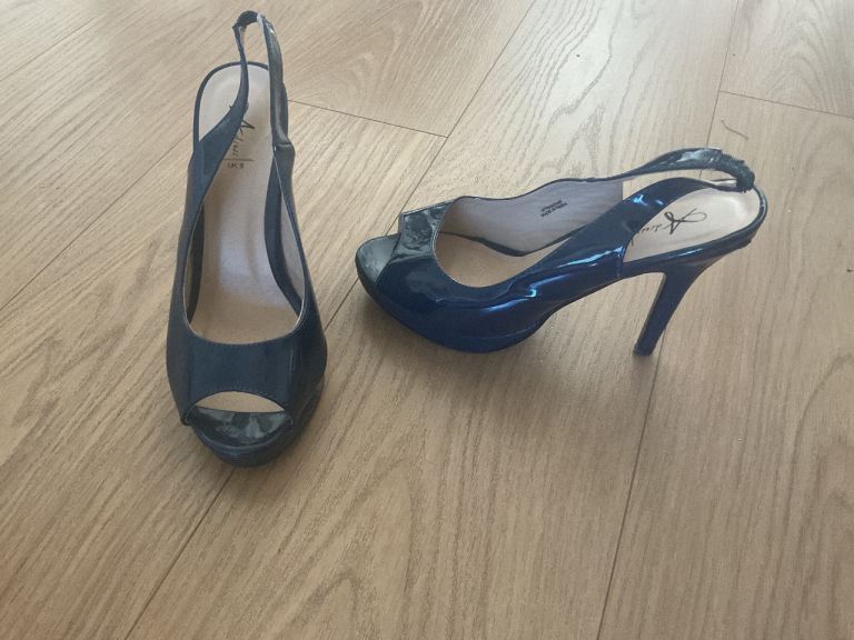 Ladies navy Payton peephole shoes.