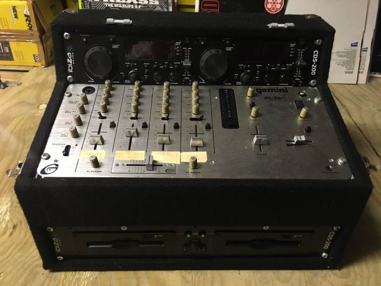 Karaoke CDJ/Mixer Rack: CDS-200 Ibiza Sound Dual CD Player & Gemini PS-700i Stereo Mixer