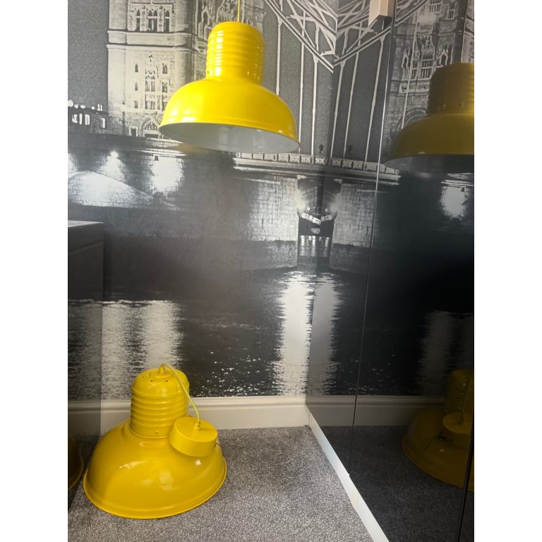 2 Metal yellow lights