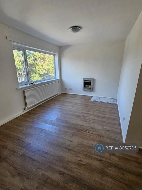 2 bedroom flat in Totland Close, Manchester, M12 (2 bed) (#3052705)
