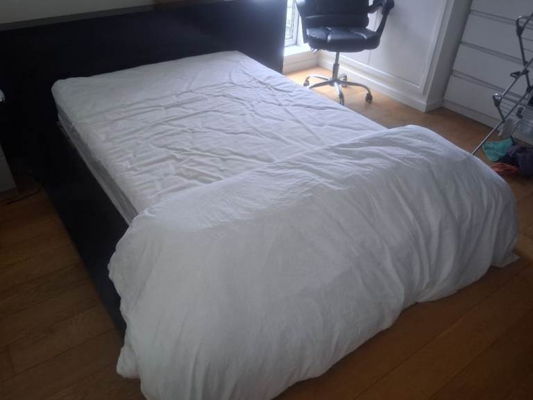 Free bed with matress and headboard 