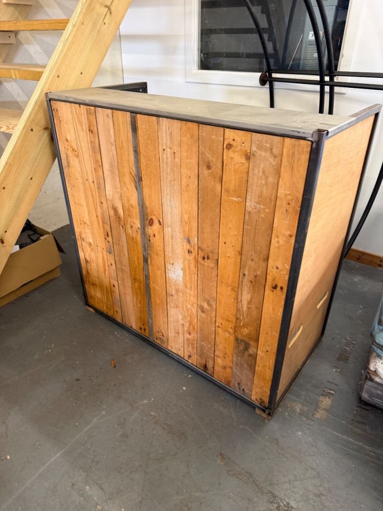 Vintage Style Cocktail Bar Unit – Sturdy Build