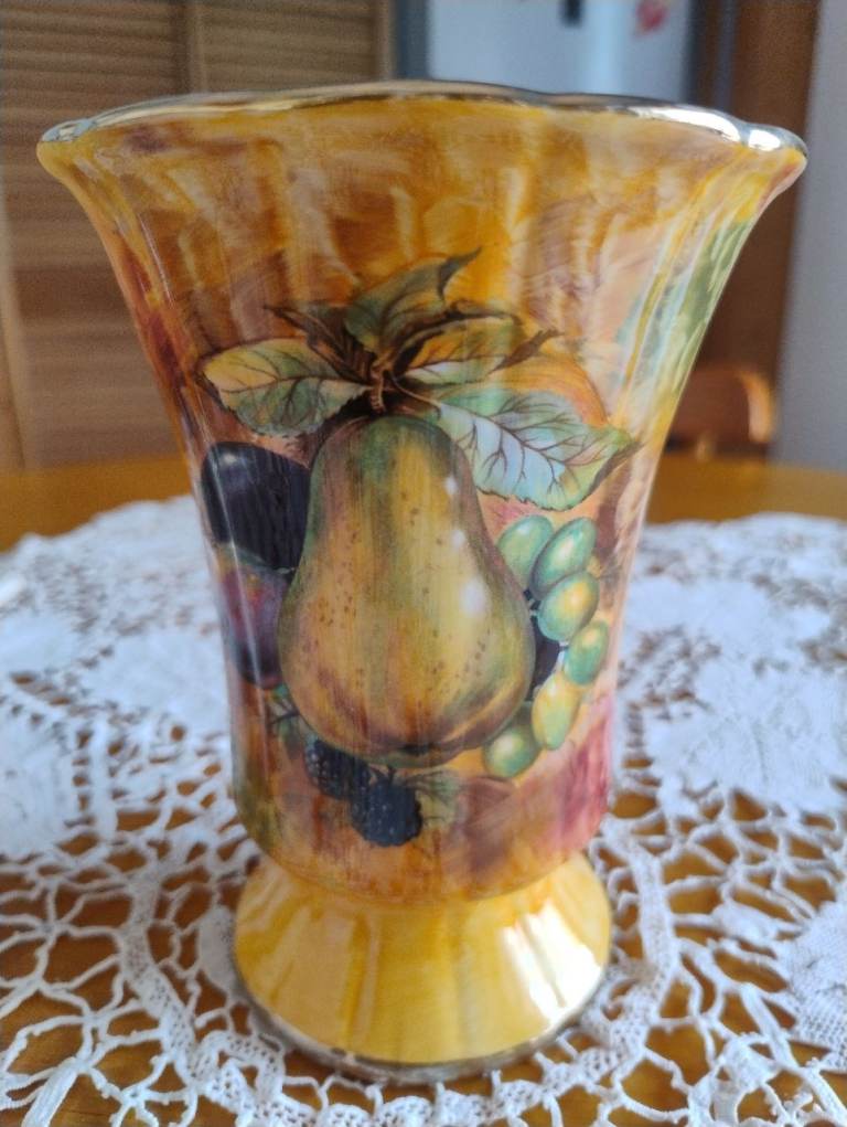 SOVEREIGNDALE VASE 6" - 15cm tall Fruit pattern