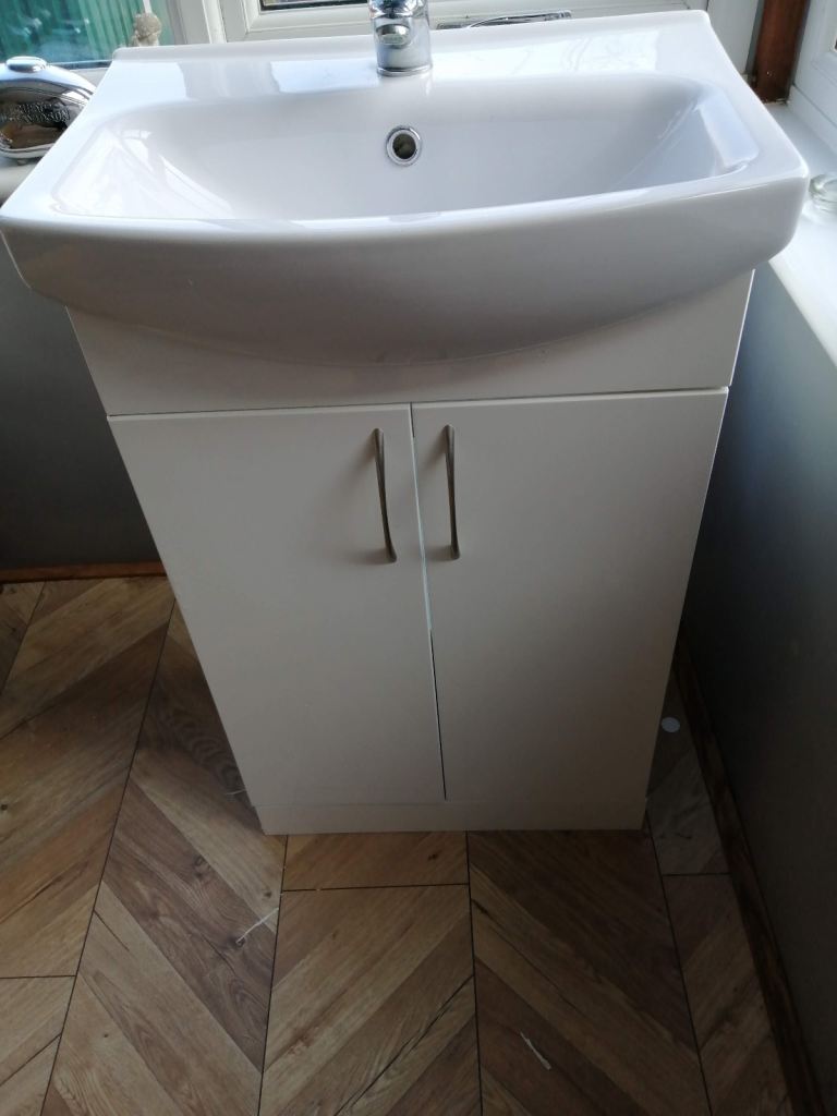 White Bathroom Sink and Vanity Unit – Good Condition