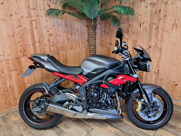 TRIUMPH STREET TRIPLE R 675 - 2016 - 7398 MILES - IMMACULATE CONDITION