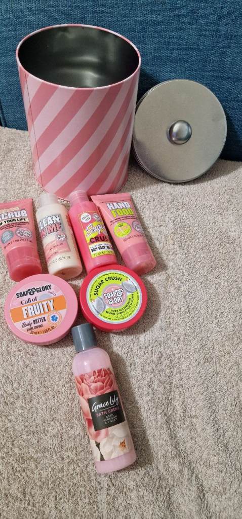 Soap & Glory Gift Set - In Tin - Body Butter, Hand Cream, Body Wash, Shower Gel 