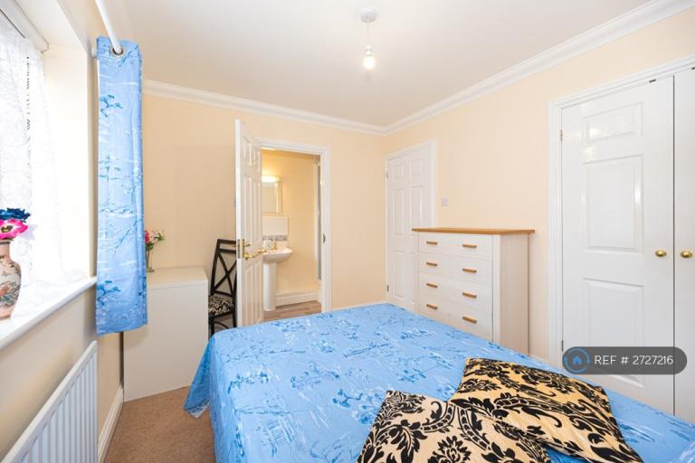 4 bedroom house in Riddles Drive, Colchester, CO4 (4 bed) (#2727216)