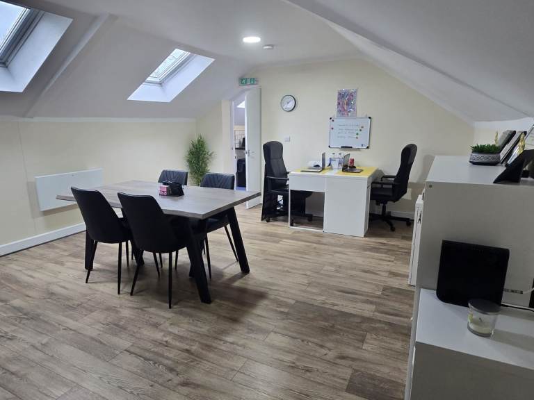 Office space in Morriston - Self contained with seperate entrance 